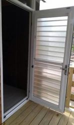 移動循環木組合屋通風大門